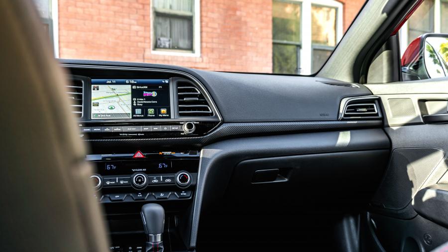 Детали интерьера Hyundai Elantra Sport (AD) 2018 года  (NA) (фото 23 из 28)